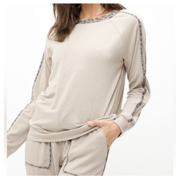 NWT Mystree Women’s Sz Lg Tracksuit Long Sleeve Top & Pant Leopard Print Trim - Picture 2 of 8